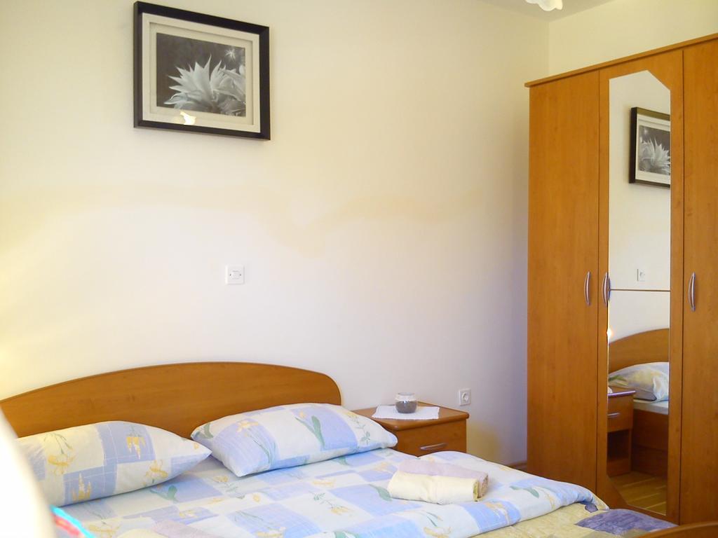 Milutinov Dvor Apartments Врси Экстерьер фото