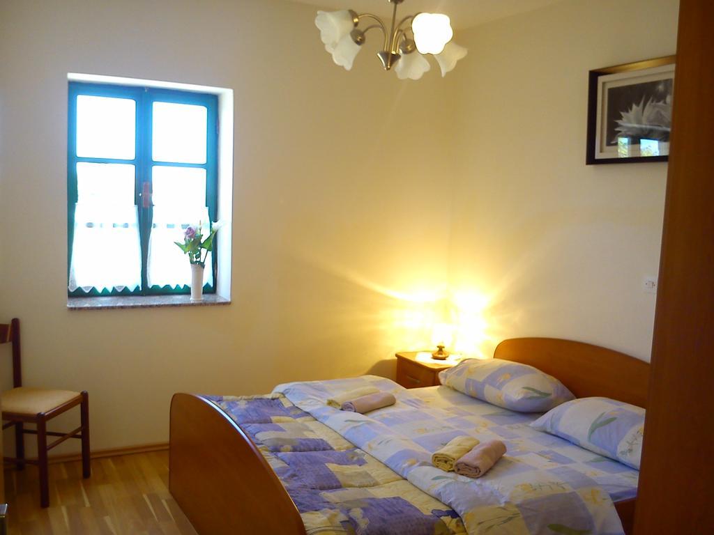 Milutinov Dvor Apartments Врси Экстерьер фото