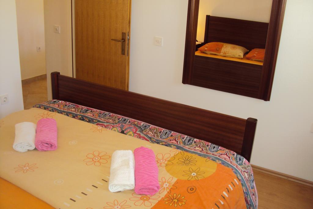 Milutinov Dvor Apartments Врси Экстерьер фото
