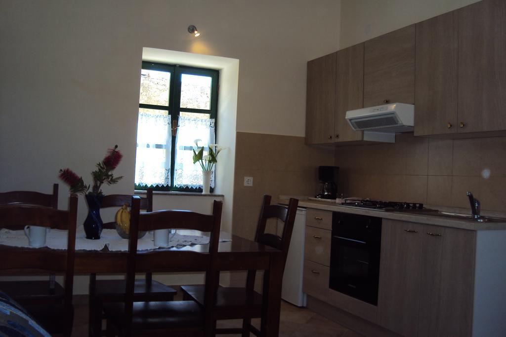 Milutinov Dvor Apartments Врси Экстерьер фото