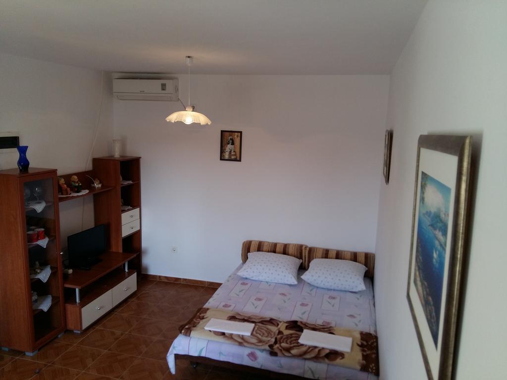 Milutinov Dvor Apartments Врси Экстерьер фото