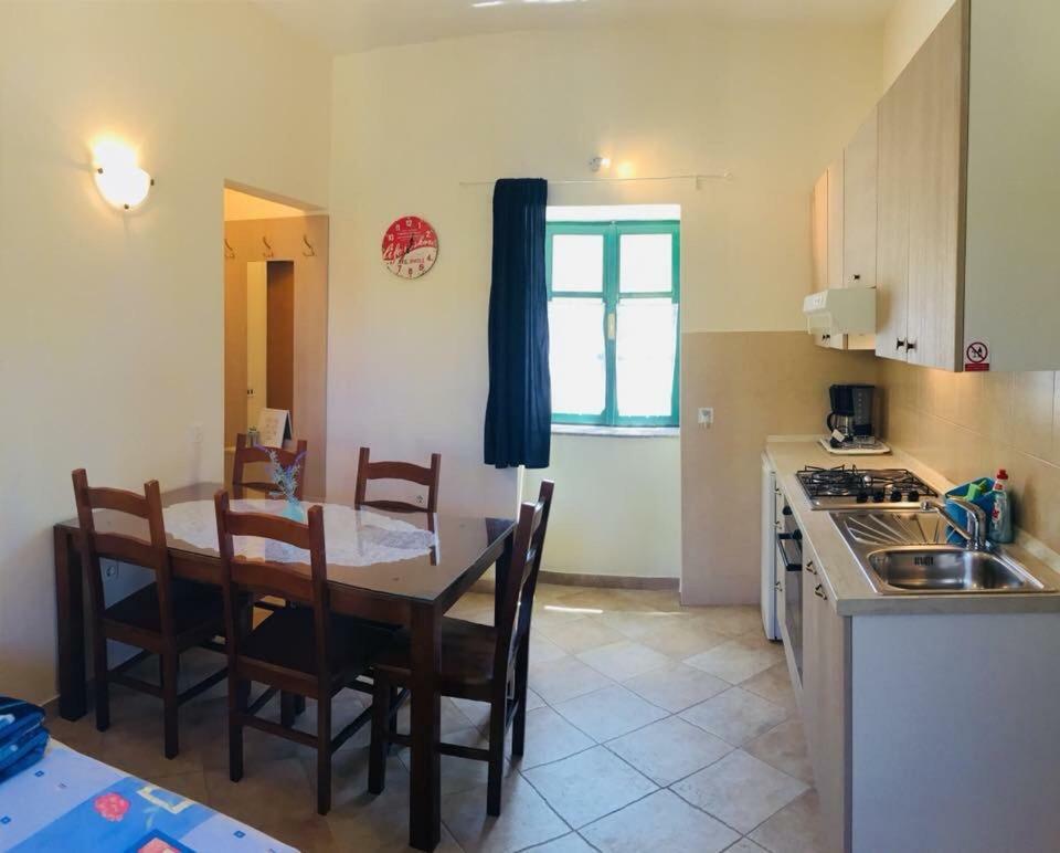 Milutinov Dvor Apartments Врси Экстерьер фото